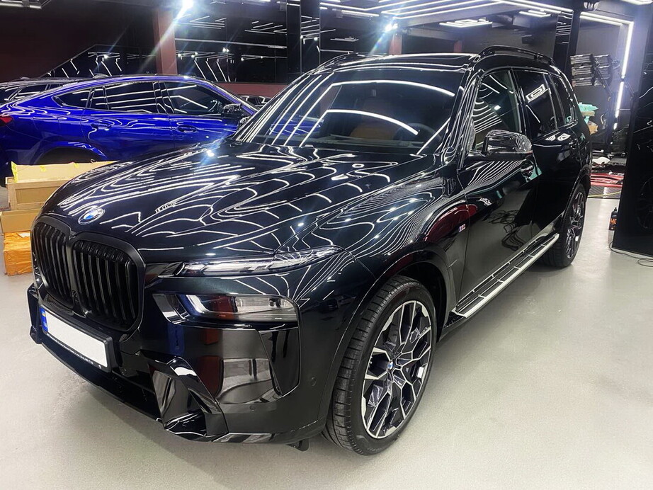 182 BMW X7 40D 2024 черный 