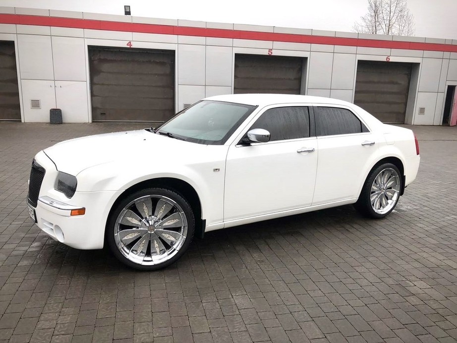 Chrysler 300C Белый  