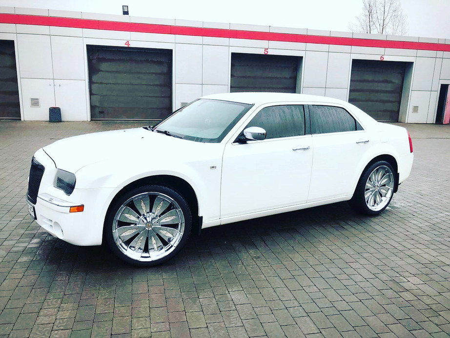 Chrysler 300C Белый  