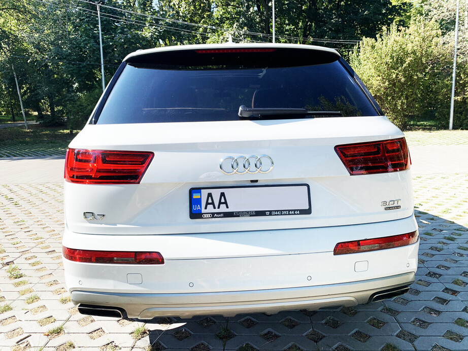 Новый белый Audi Q7 3.0T Quattro (2018) 