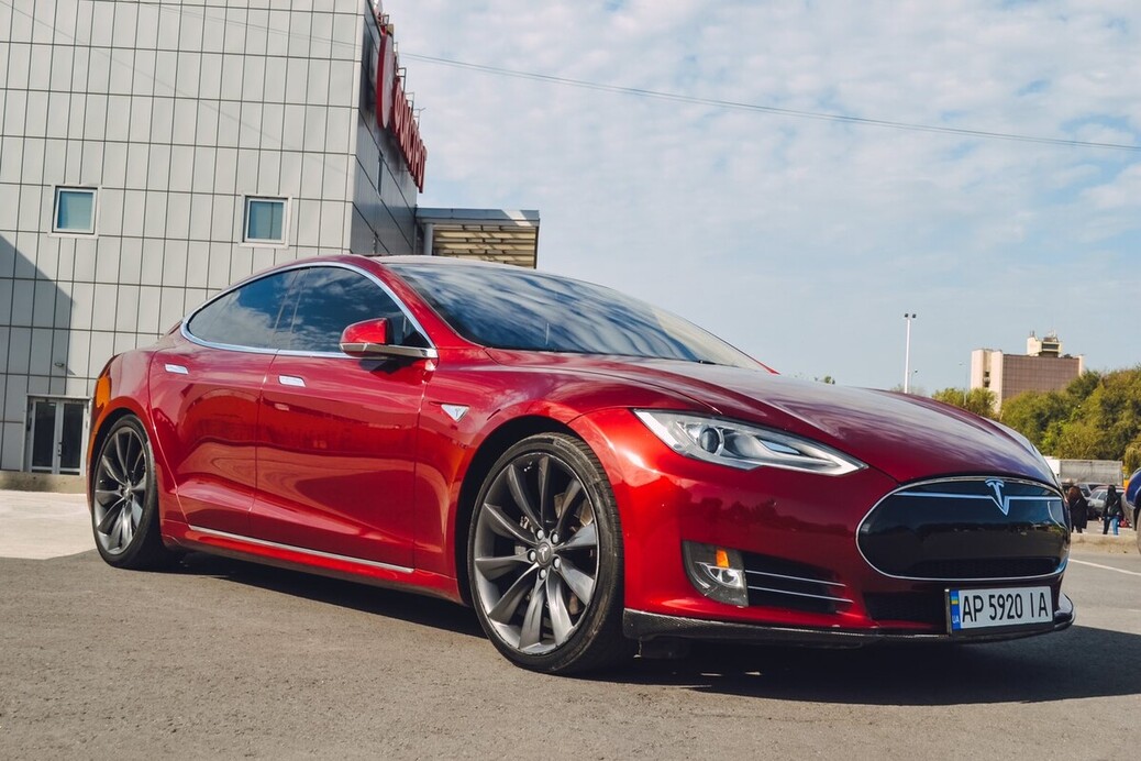 Tesla Model S 