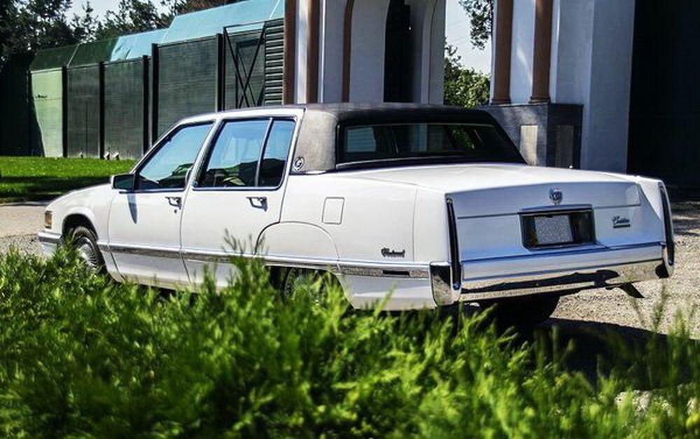 218 Ретро авто Cadillac Fleetwood белый 