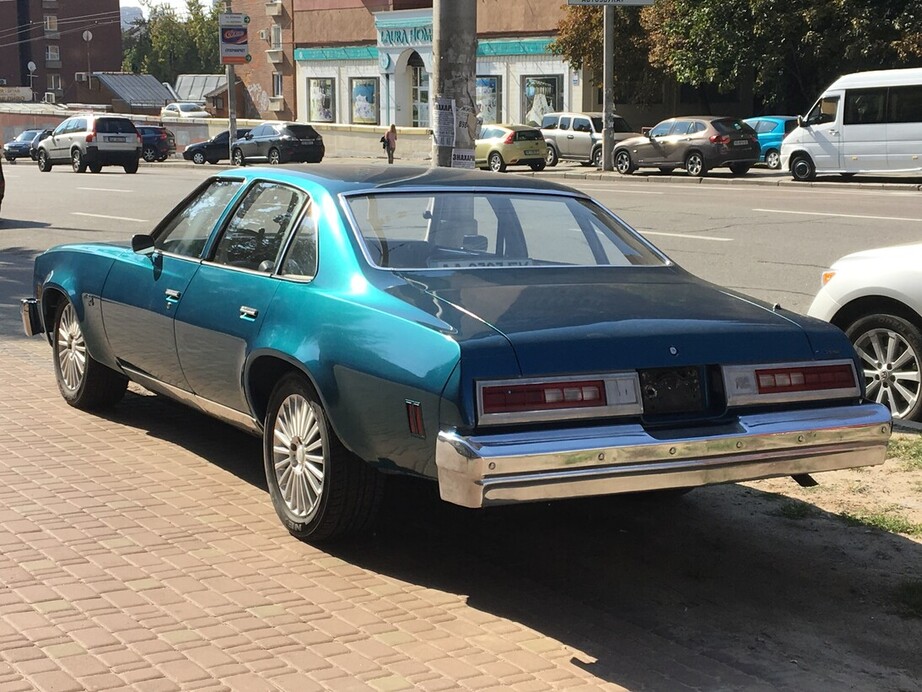 1977 Chevrolet Malibu Classic blue 