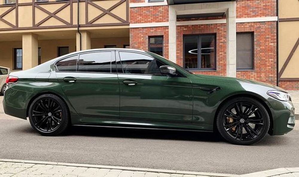 430 BMW M5 F90 на прокат для весільної зйомки 