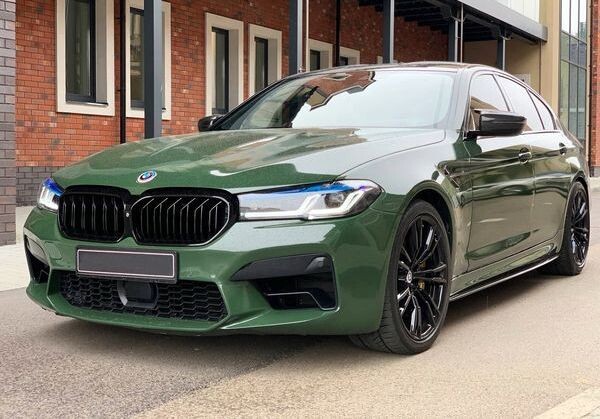 430 BMW M5 F90 на прокат для весільної зйомки 