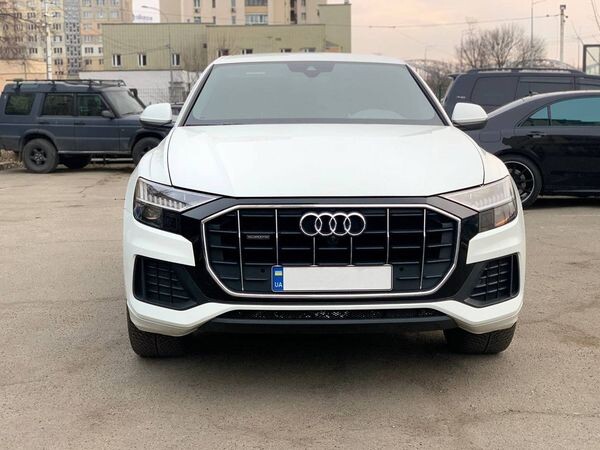 037 Внедорожник Audi Q8 S Line белая на свыадьбу 