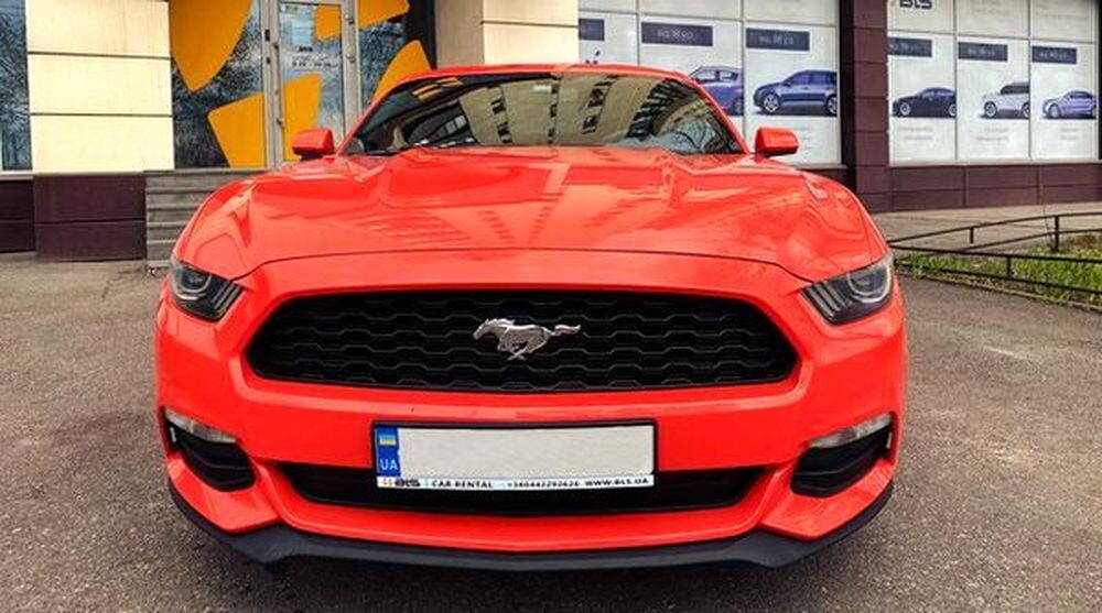 121 Ford Mustang GT 3.7 красный спорткар  