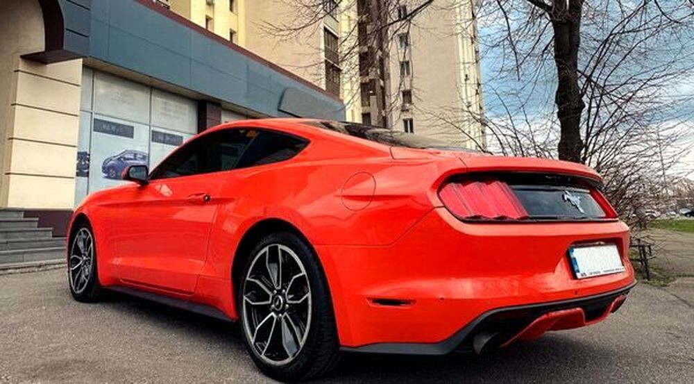 121 Ford Mustang GT 3.7 красный спорткар  