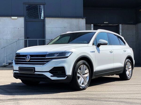 177 мнедорожник Volkswagen Touareg белый аренда  