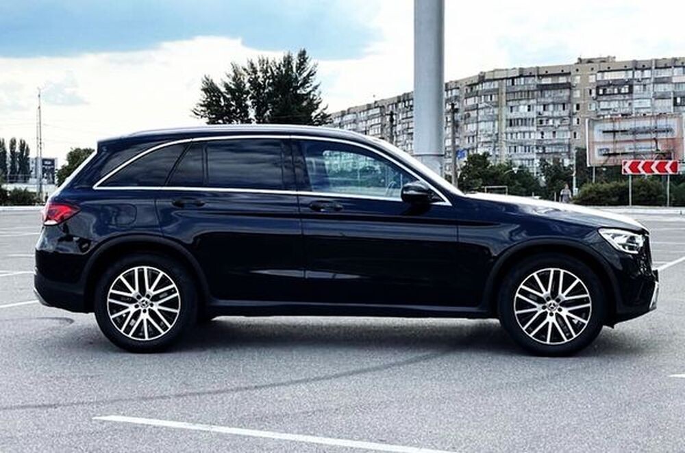 039 Mercedes GLC 300 черный джип  