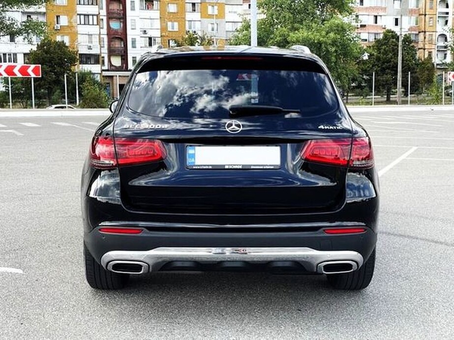 039 Mercedes GLC 300 черный джип  