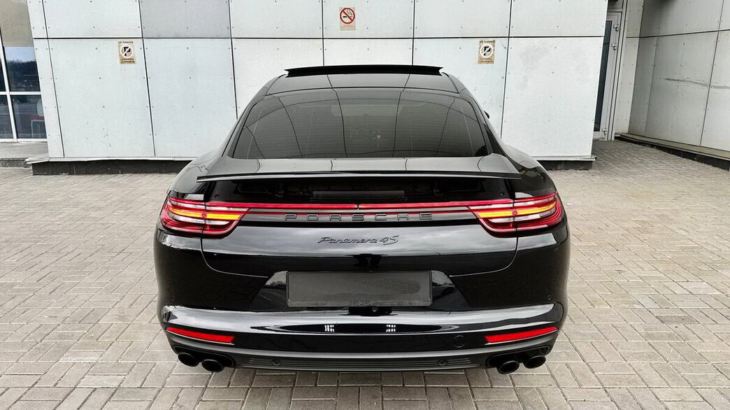 191 Прокат Porsche Panamera 4S E-Hybrit 
