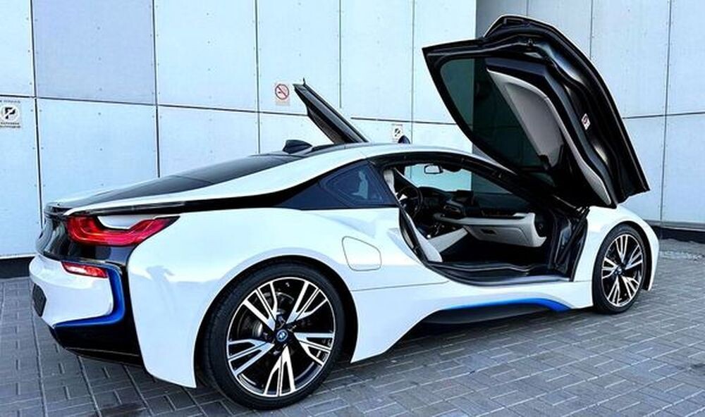 194 Прокат BMW I8 спорткар без водителя  