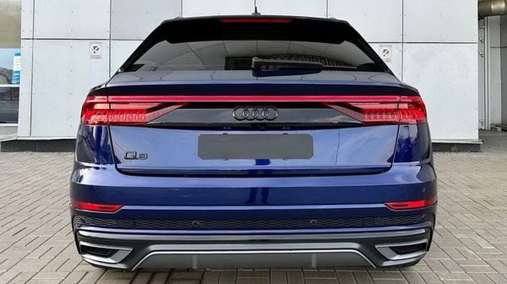 307 Bнедорожник Audi Q8 синий 