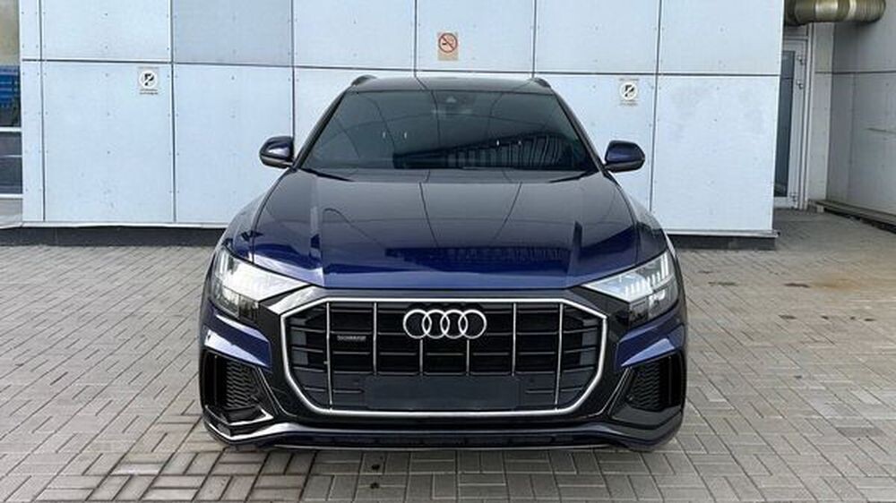 307 Bнедорожник Audi Q8 синий 