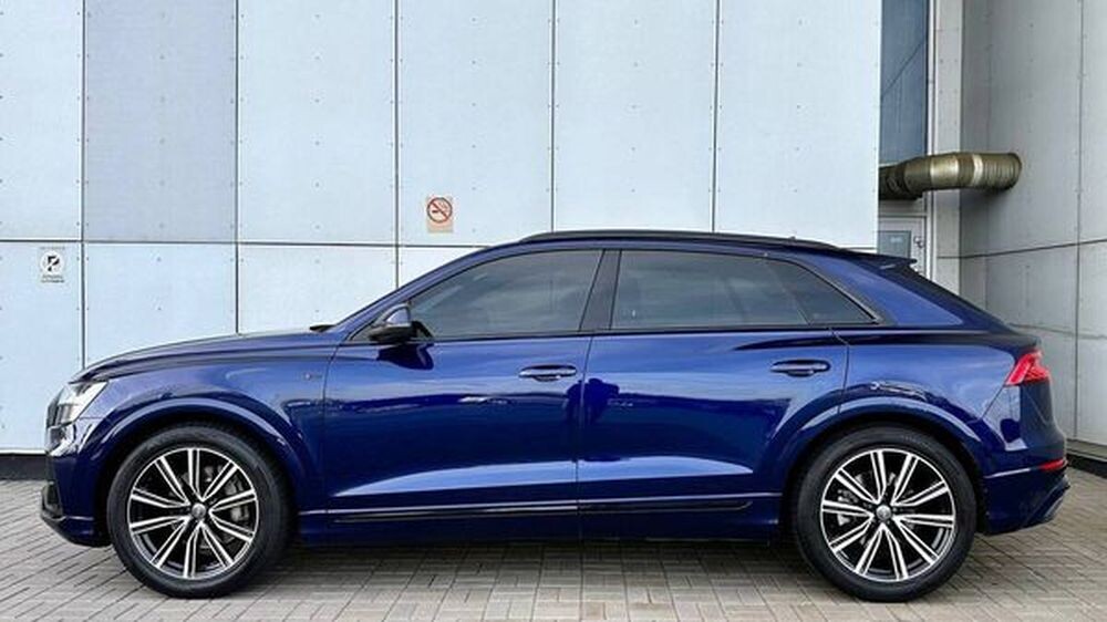 307 Bнедорожник Audi Q8 синий 