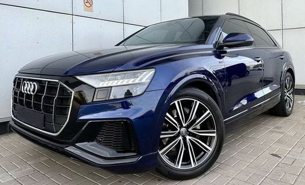 307 Bнедорожник Audi Q8 синий 