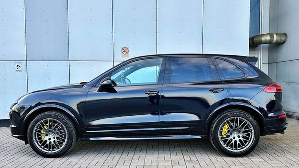 006 Внедорожник Porsche Cayenne черный 