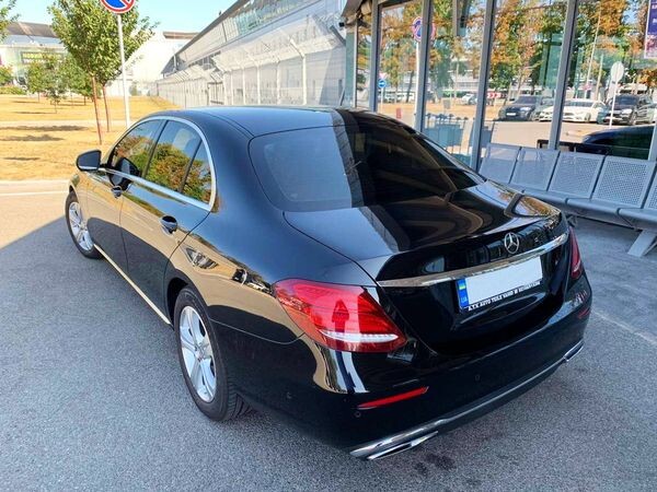 105 Mercedes W213 E класса черный аренда авто 