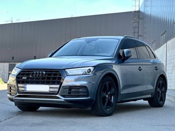 120 Внедорожник Audi Q5-Quattro серо-голубой 