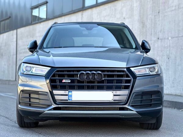 120 Внедорожник Audi Q5-Quattro серо-голубой 