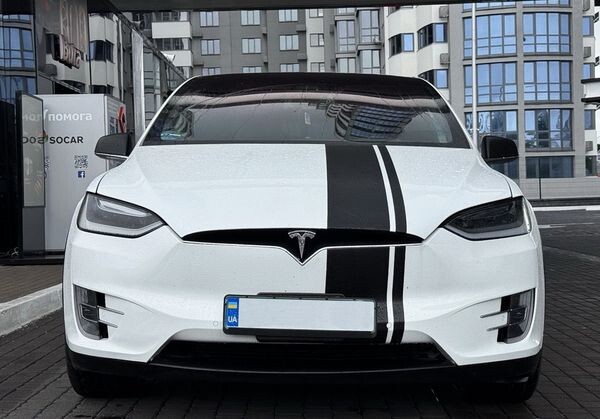 001 Tesla Model X білий електричний позашляховик 