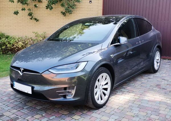 075 Tesla Model X серая электрический внедорожник  