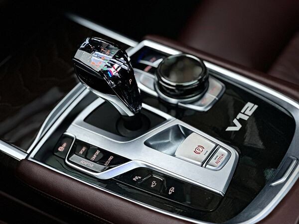 353 Прокат авто BMW M760 LI  