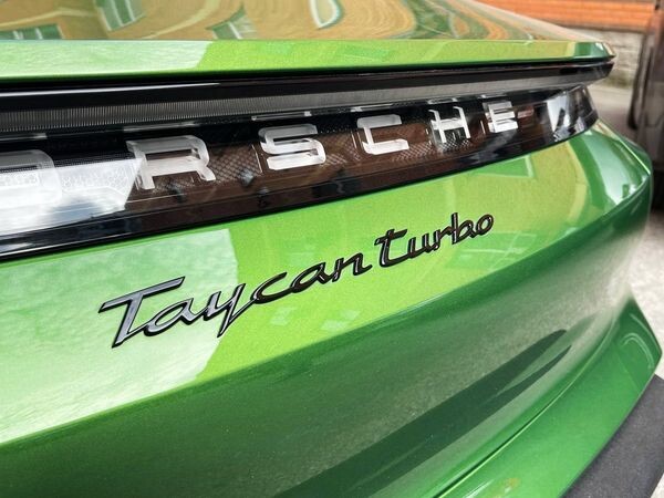 400 Прокат Porsche Taycan Turbo 671 hp AWD  