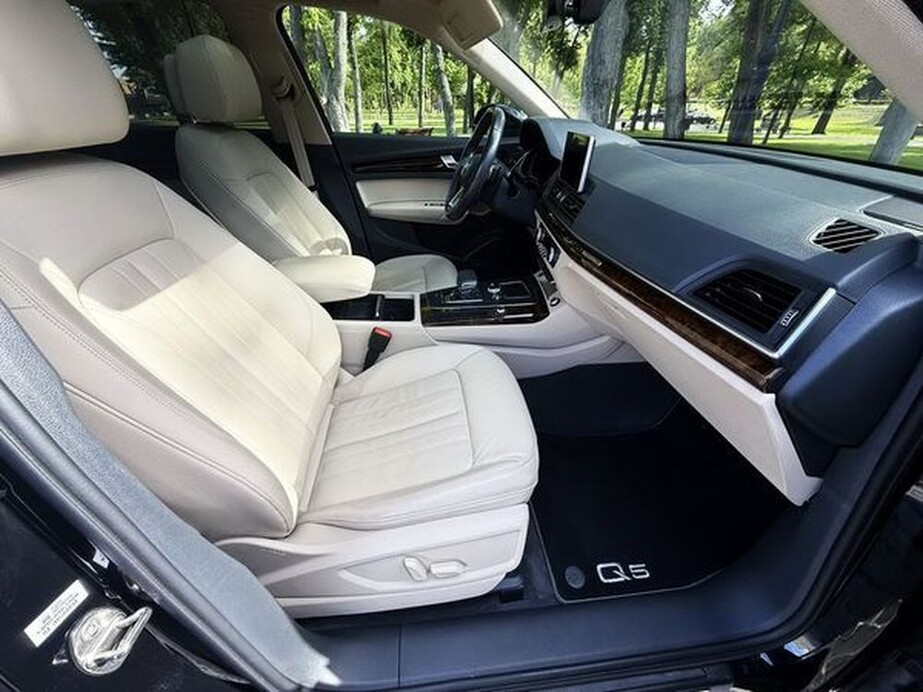 404 Позашляховик на весілля Audi Q5 чорний  