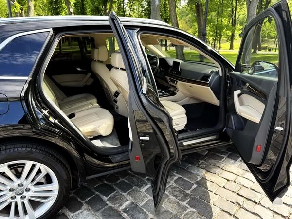 404 Позашляховик на весілля Audi Q5 чорний  