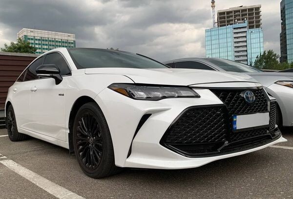 406 Toyota Avalon біла оренда на весілля 