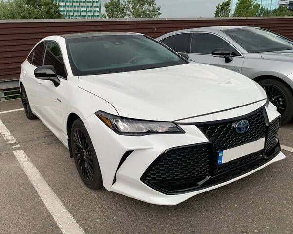 406 Toyota Avalon біла оренда на весілля 