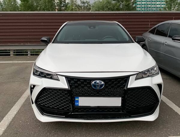 406 Toyota Avalon біла оренда на весілля 