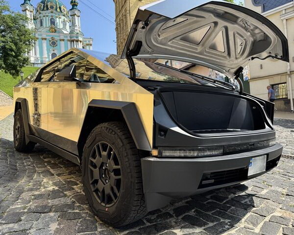 021 Tesla Cybertruck оренда на фотосесію зйомки 