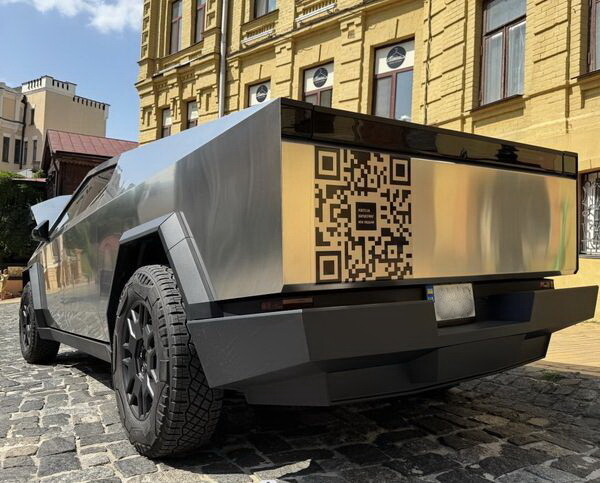 021 Tesla Cybertruck оренда на фотосесію зйомки 
