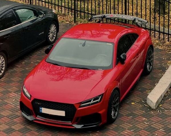 419 Audi TT RS червона для фотосесії зйомки оренда 