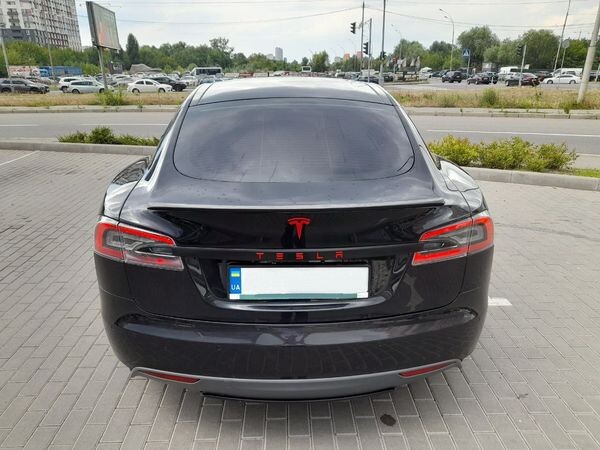 420 Авто на весілля Tesla Model S чорний з водієм 