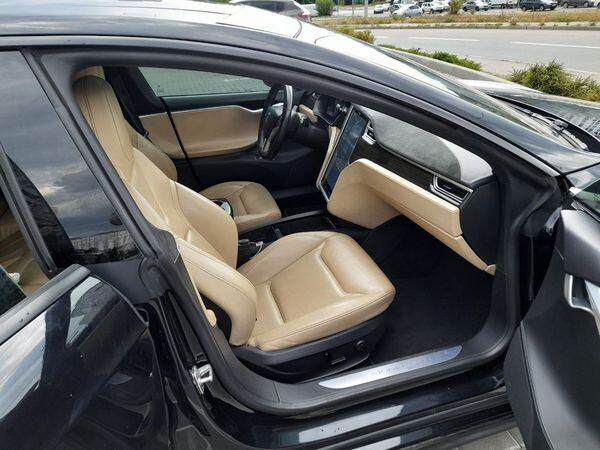 420 Авто на весілля Tesla Model S чорний з водієм 