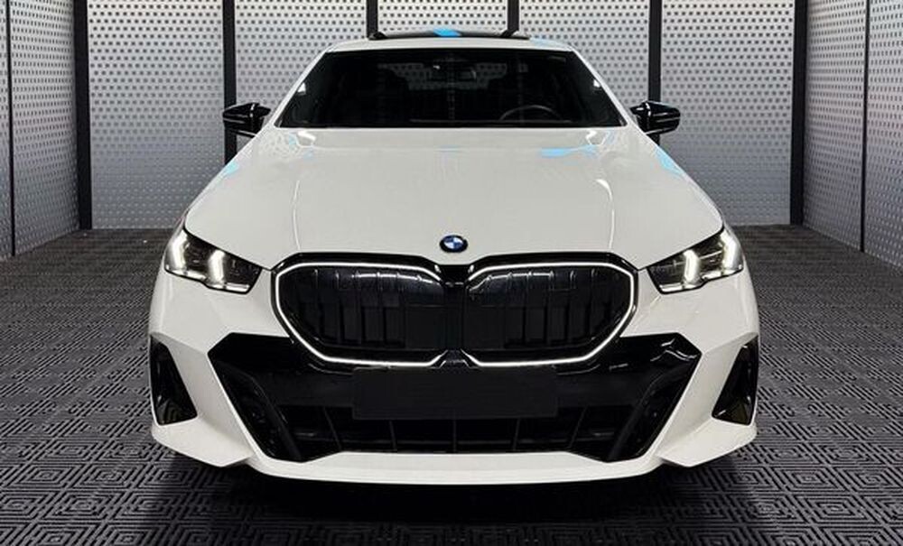424 BMW 5 G60 біла прокат без водія  