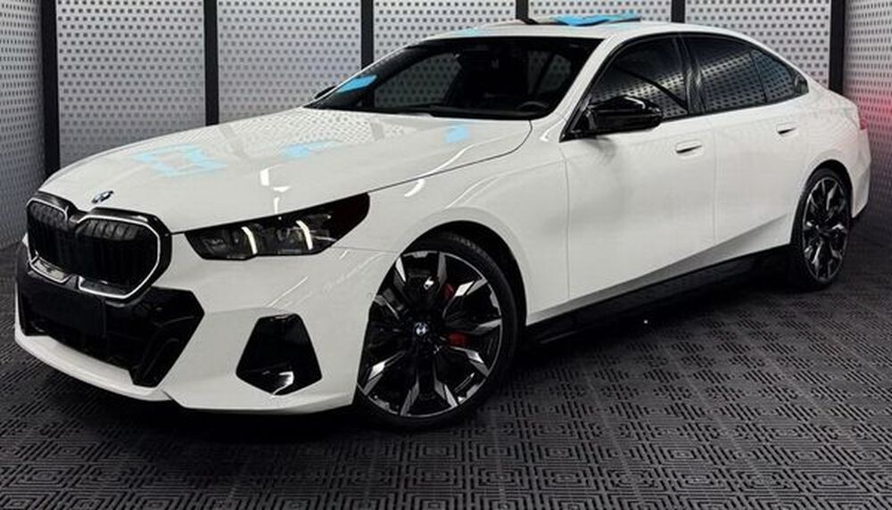 424 BMW 5 G60 біла прокат без водія  