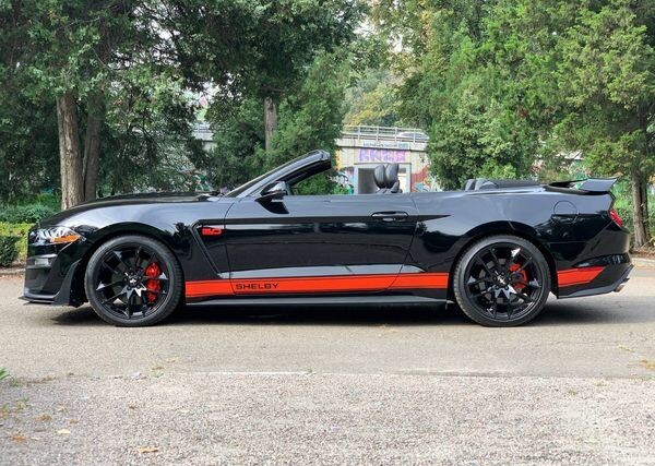 427 Кабріолет Ford Mustang GT 5.0 чорний 