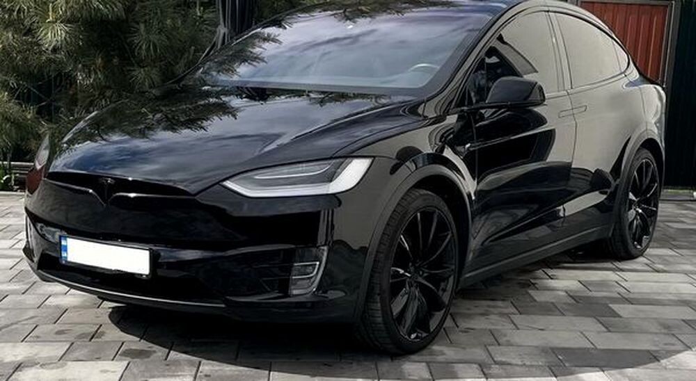 121 Прокат Tesla Model X чорна без водія 