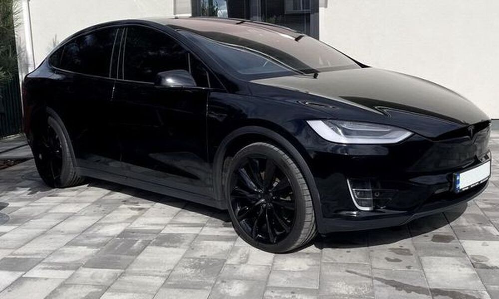 121 Прокат Tesla Model X чорна без водія 