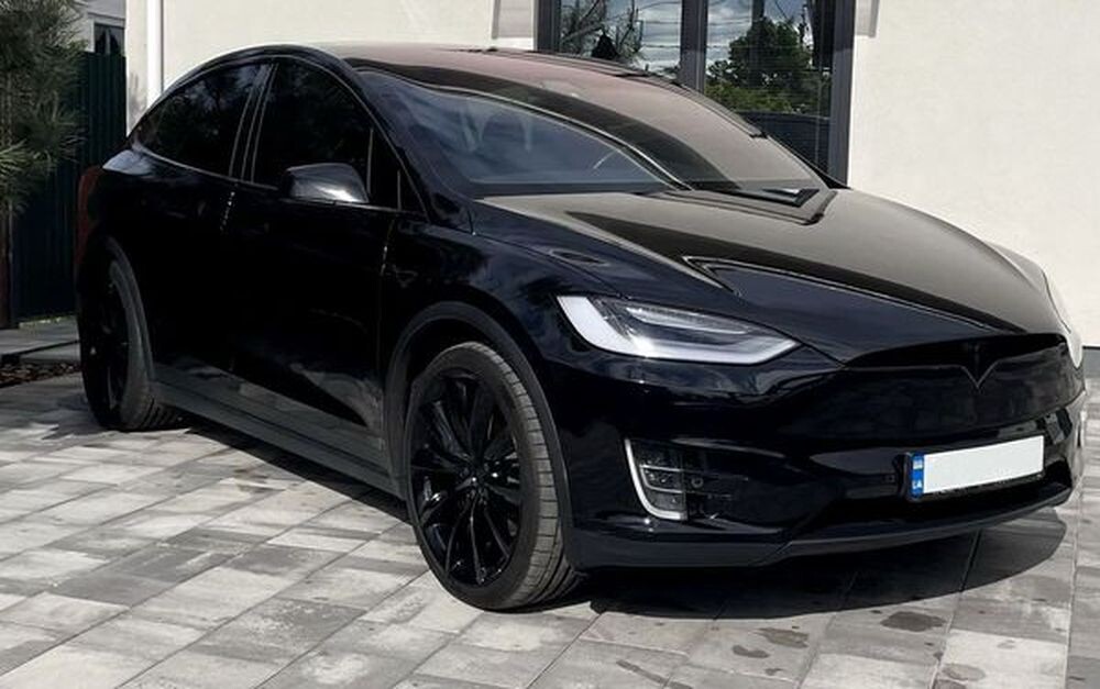 121 Прокат Tesla Model X чорна без водія 