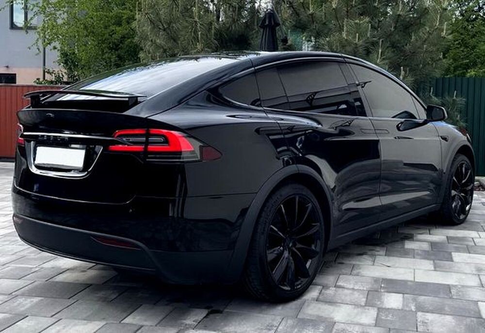 121 Прокат Tesla Model X чорна без водія 