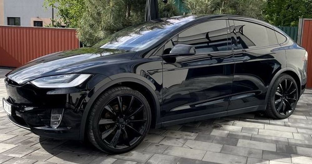 121 Прокат Tesla Model X чорна без водія 
