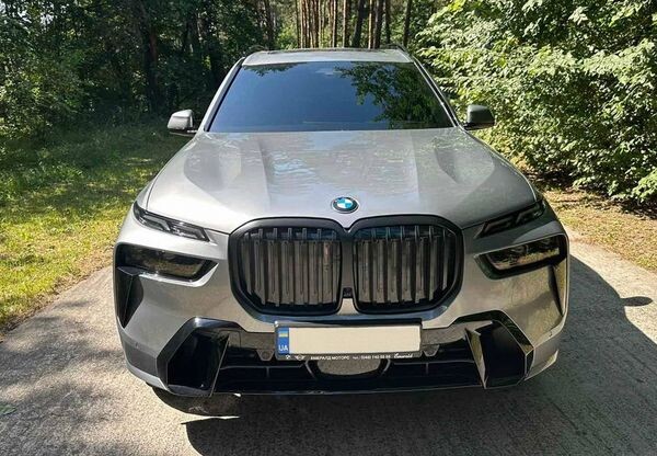 265 Оренда BMW X7 40D 2024 сірий на весілля 