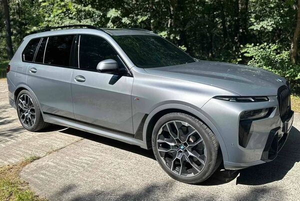 265 Оренда BMW X7 40D 2024 сірий на весілля 