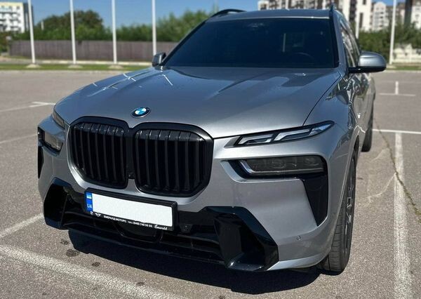 265 Оренда BMW X7 40D 2024 сірий на весілля 